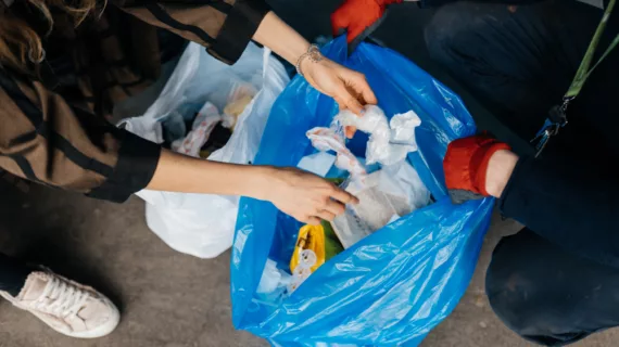 Mengurangi Sampah Kantong Plastik dengan Tote Bag Troole