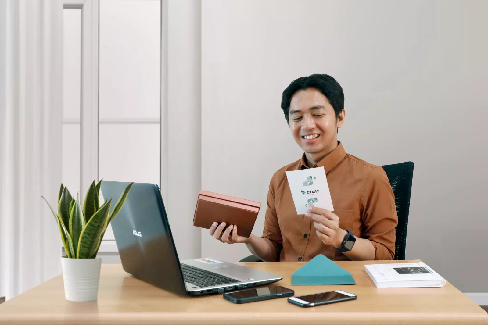 Membangun Kesetiaan Pelanggan: Peran Merchandise dalam Bisnis Anda